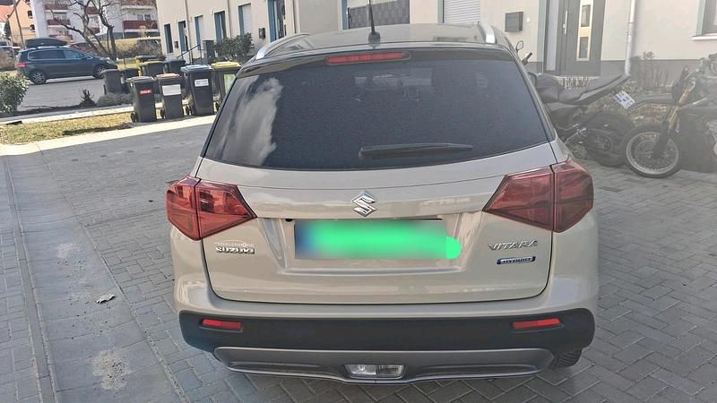 Gebraucht Suzuki Vitara 125 PS (91 kW) 2021 Beige SUV