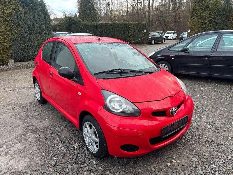 Gebraucht Toyota Aygo Basis 68 PS (50 kW) 2009 Rot Kleinwagen