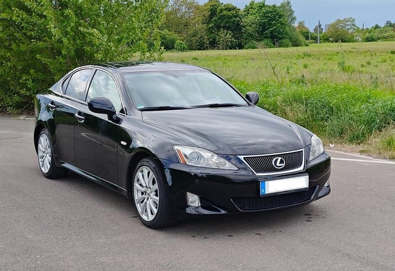 Schwarz Gebraucht 2008 Lexus IS250 Luxury Line Limousine | 11.000 € (Fairer Preis) - Bild 1/4
