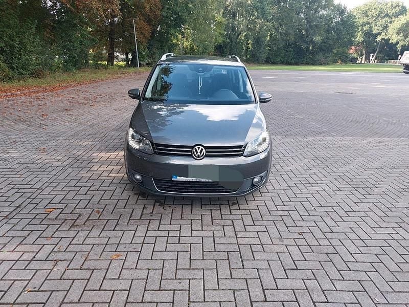 Grau Gebraucht 2014 VW Touran Van / Kleinbus | 7.900 € (Fairer Preis) - Bild 1/4