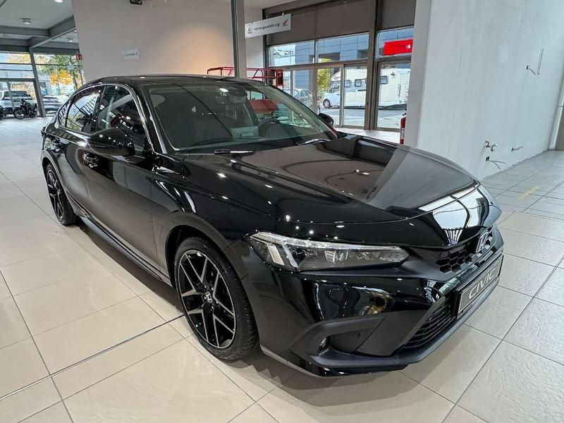 Crystal black Neu 2024 Honda Civic Advance Limousine | 41.480 € (Etwas zu teuer) - Bild 1/3