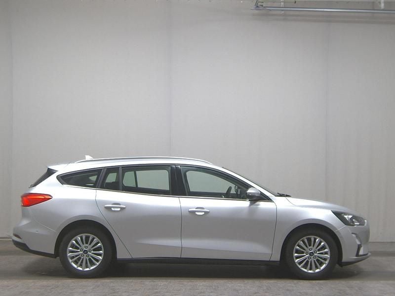 Silber Gebraucht 2021 Ford Focus Titanium Limousine | 14.280 € (Guter Preis) - Bild 1/4