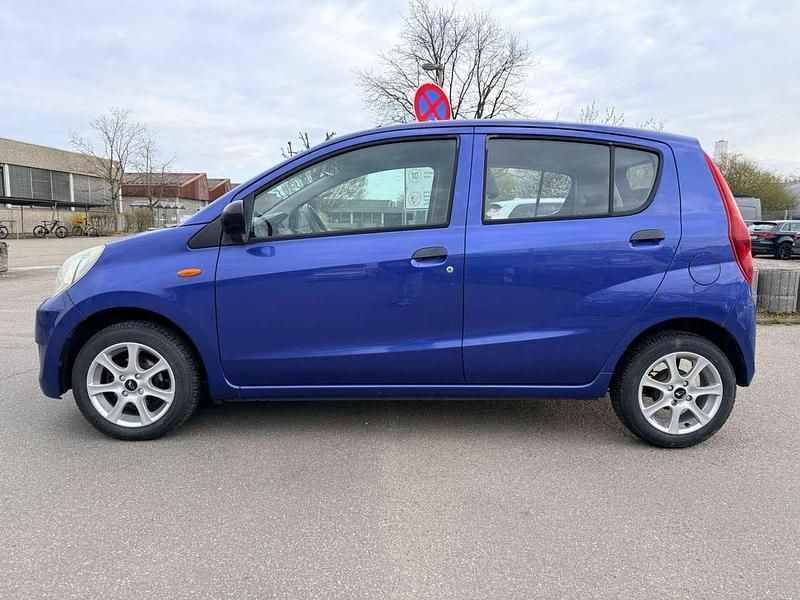 Gebraucht Daihatsu Cuore 69 PS (50 kW) 2010 Blau Kleinwagen