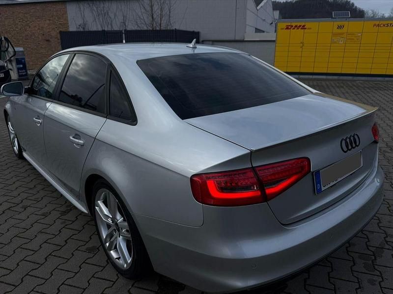 Gebraucht Audi A4 S-Line 136 PS (100 kW) 2014 Silber Limousine
