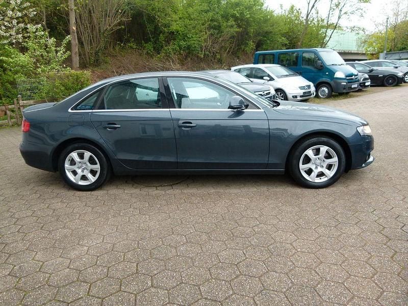 Gebraucht Audi A4 Attraction 120 PS (88 kW) 2009 Grau Limousine