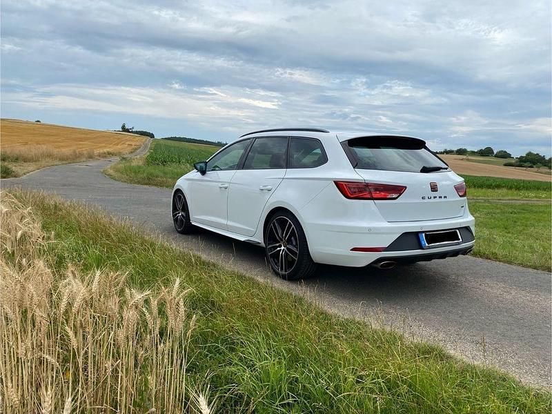 Gebraucht Seat Leon 4Drive 300 PS (220 kW) 2019 Weiß Limousine