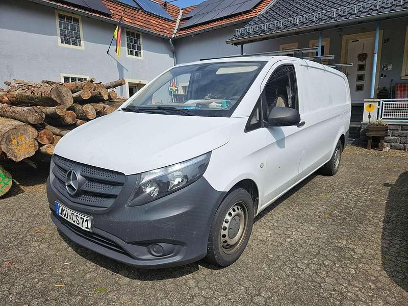 Weiß Gebraucht 2016 Mercedes Vito Van / Kleinbus | 11.900 € (Superpreis) - Bild 1/4