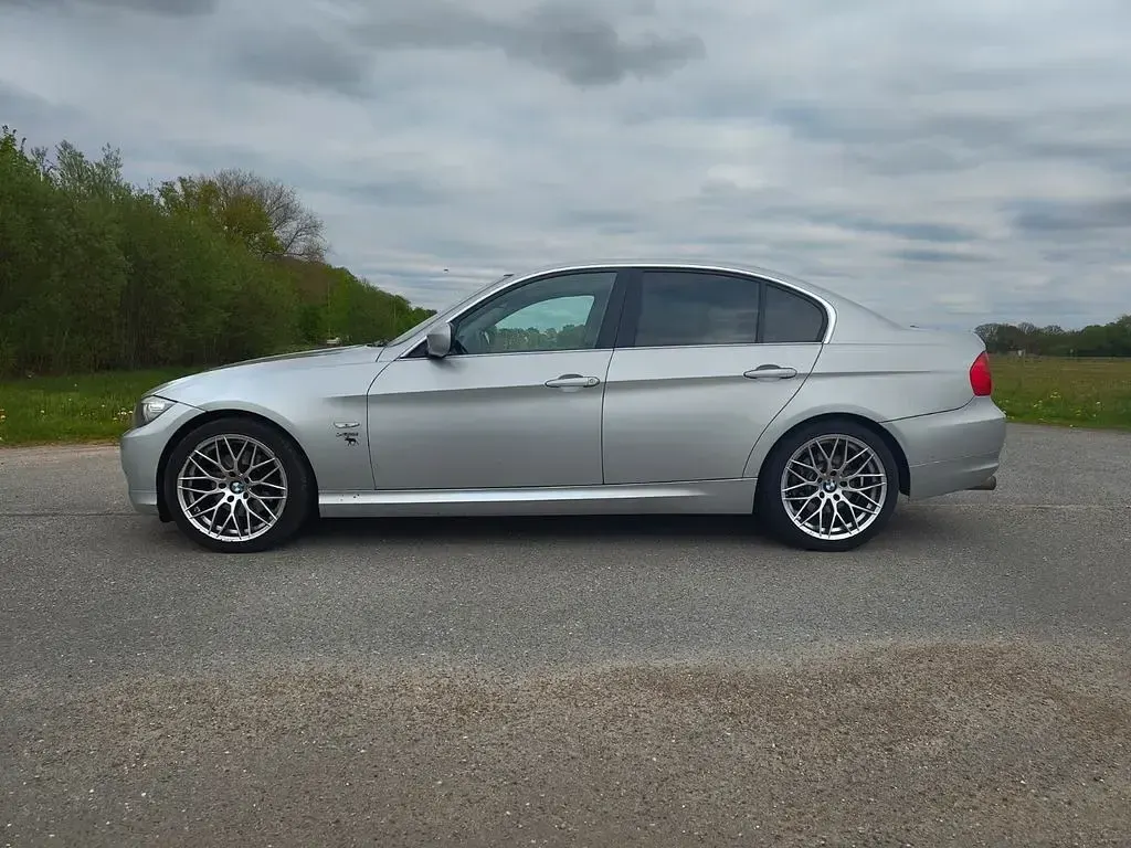 Gebraucht BMW 325 Comfort Edition 218 PS (160 kW) 2010 Silber Limousine