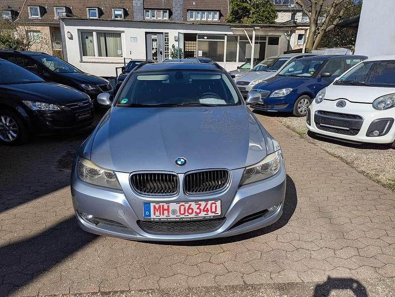 Gebraucht BMW 318 143 PS (105 kW) 2010 Bluewater metallic Kombi