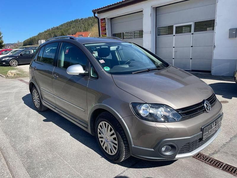 Gebraucht VW Golf Plus Cross 105 PS (77 kW) 2011 Braun Van / Kleinbus
