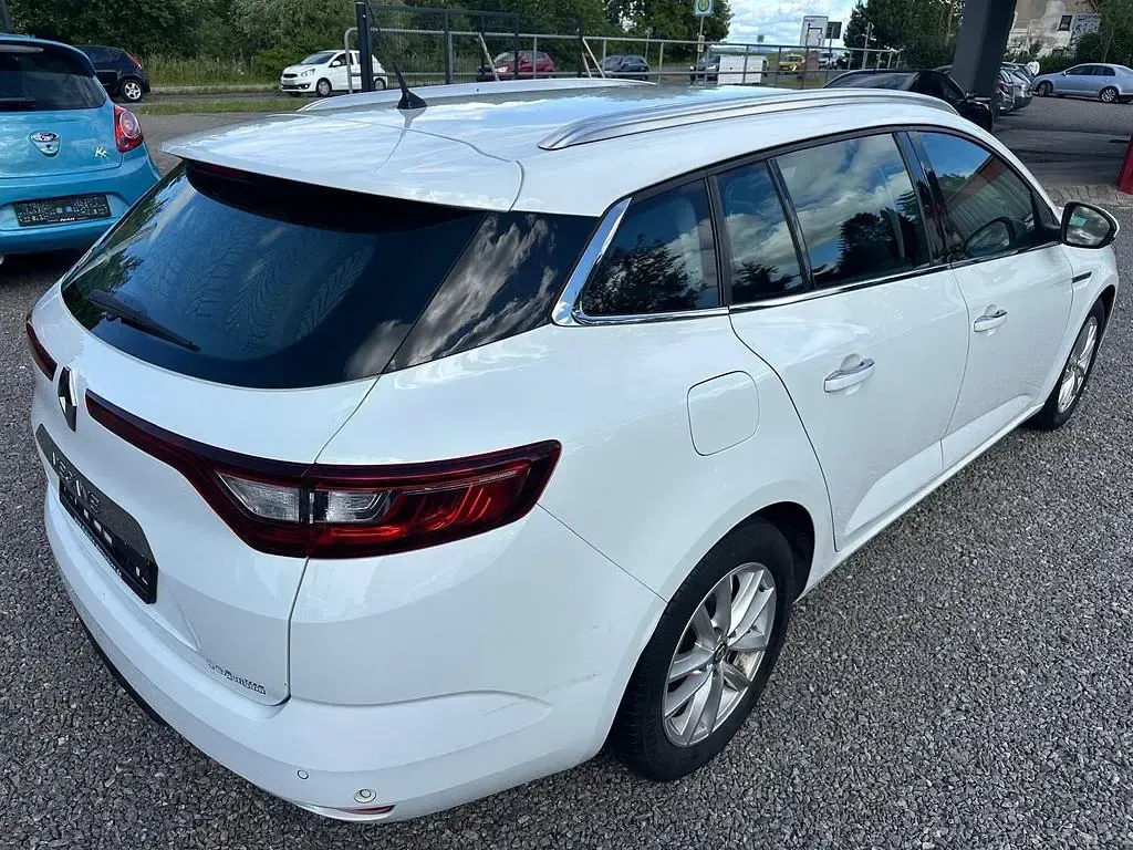 Gebraucht Renault Mégane Intens 132 PS (97 kW) 2017 Weiß Limousine