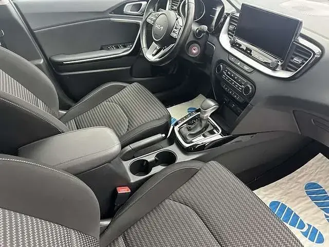 Gebraucht Kia Ceed Vision 160 PS (117 kW) 2022 Grau metallic Kleinwagen