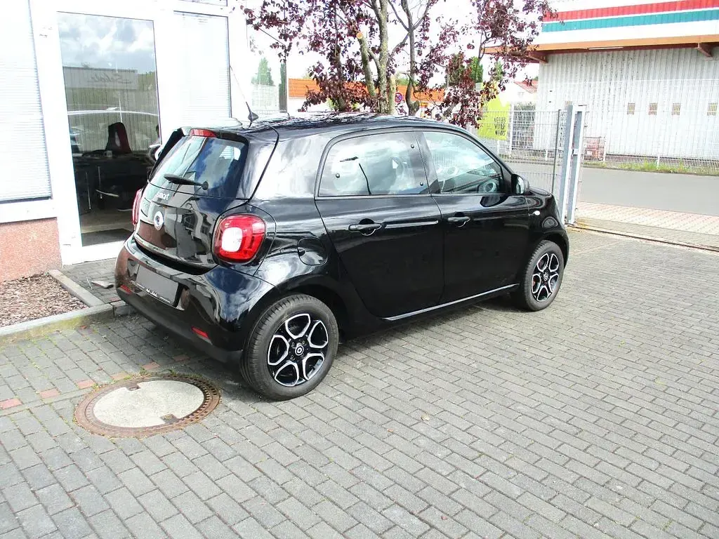 Gebraucht Smart ForFour Basis 71 PS (52 kW) 2017 Schwarz Kleinwagen