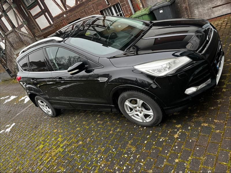 Gebraucht Ford Kuga 150 PS (110 kW) 2015 Schwarz SUV