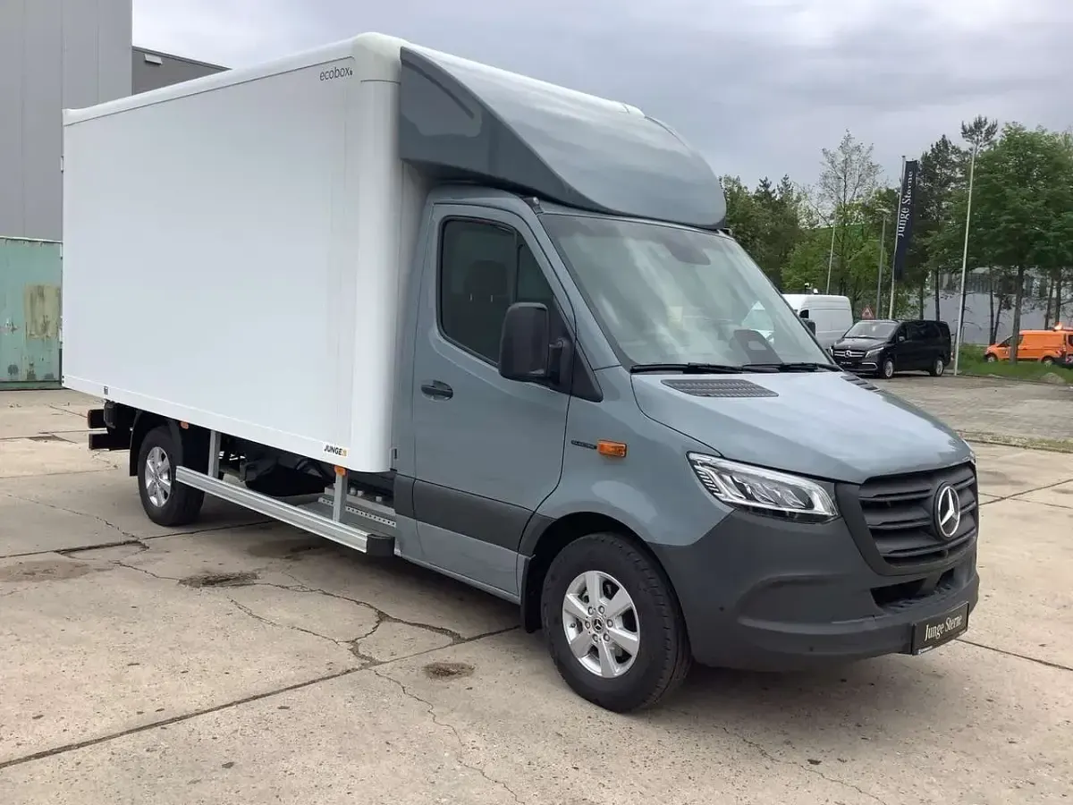 Używany Mercedes Sprinter 150 kW (204 KM) 2025 Niebieski Van