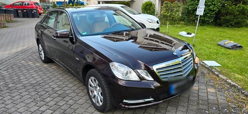 Gebraucht Mercedes E250 205 PS (150 kW) 2011 Braun Limousine