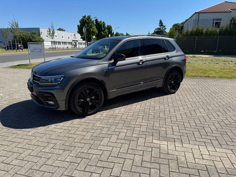 Grau Gebraucht 2020 VW Tiguan Highline SUV | 25.100 € (Superpreis) - Bild 1/4