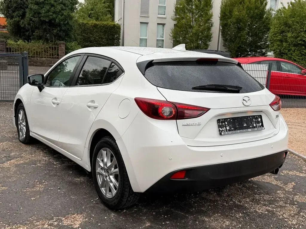 Gebraucht Mazda 3 Center-Line 105 PS (77 kW) 2016 Weiß Limousine