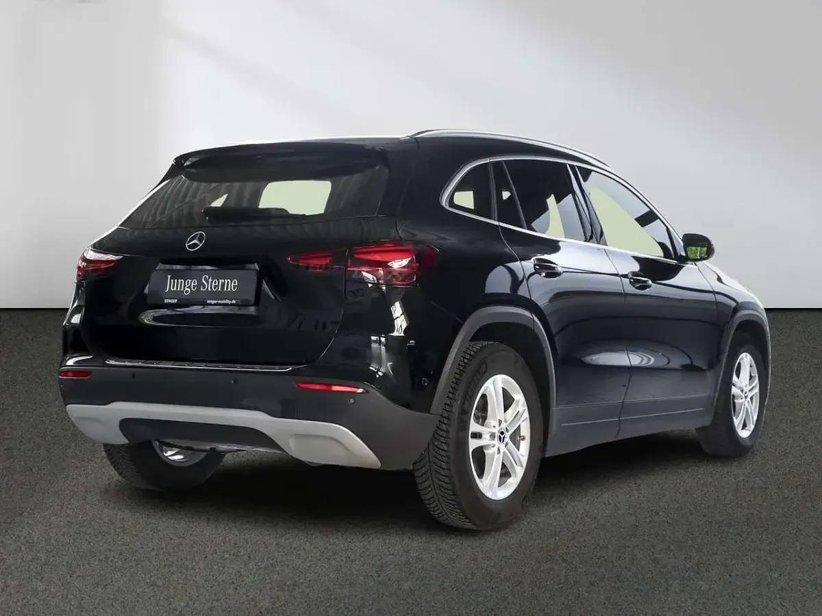 Gebraucht Mercedes GLA200 Advanced 163 PS (119 kW) 2024 Schwarz SUV