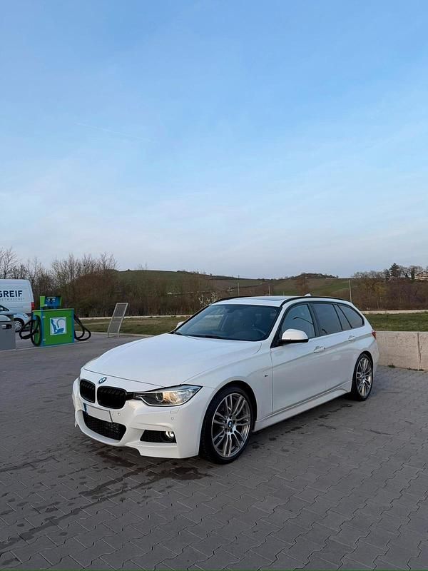 Gebraucht BMW 320 Shadowline 184 PS (135 kW) 2015 Weiß Kombi
