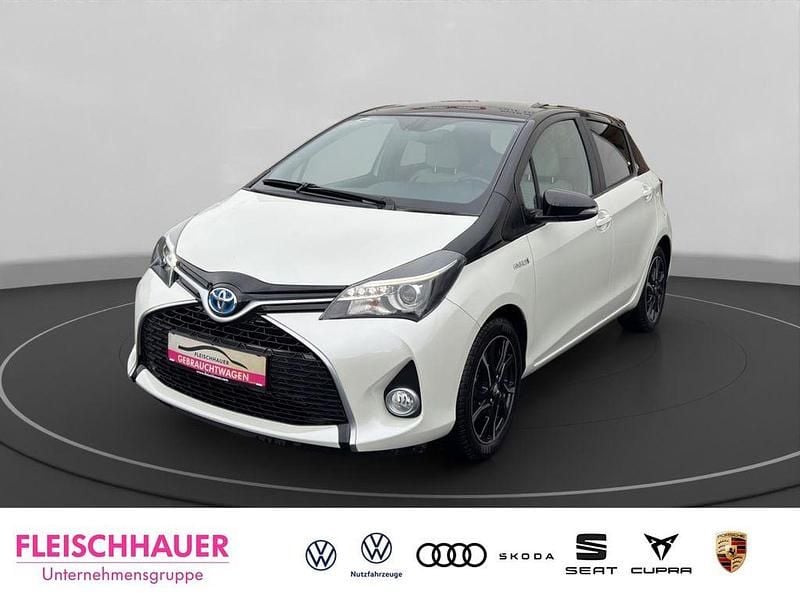 Weiss Gebraucht 2016 Toyota Yaris Hybrid Style Kleinwagen | 14.440 € (Fairer Preis) - Bild 1/4