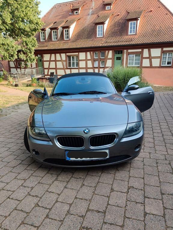 Grau Gebraucht 2005 BMW Z4 Sport Line Cabrio | 8.000 € (Superpreis) - Bild 1/4