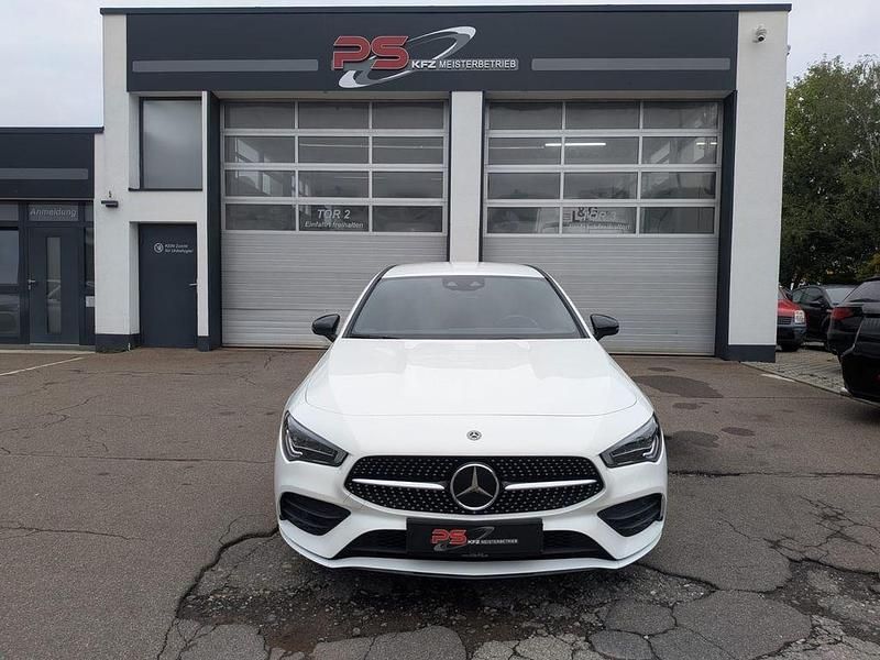 Weiß Gebraucht 2020 Mercedes CLA250 Shooting Brake AMG Kombi | 27.500 € (Guter Preis) - Bild 1/4