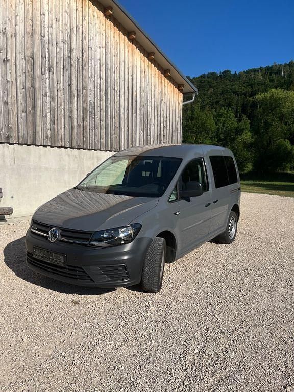Grau Gebraucht 2017 VW Caddy Trendline Van / Kleinbus | 10.900 € (Guter Preis) - Bild 1/4