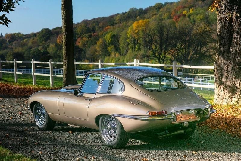 Second-hand Jaguar E-Type 265 CP (194 kW) 1963 Auriu Coupe