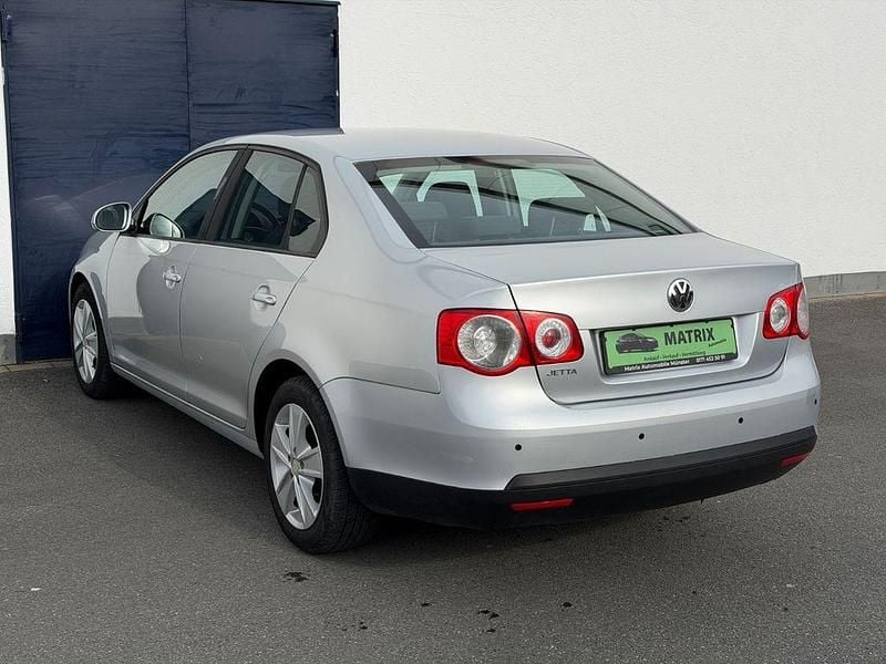 Gebraucht VW Jetta Trendline 102 PS (75 kW) 2007 Grau Limousine