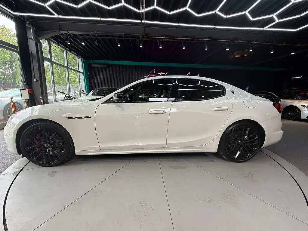 Gebraucht Maserati Ghibli 430 PS (316 kW) 2023 Weiß Limousine