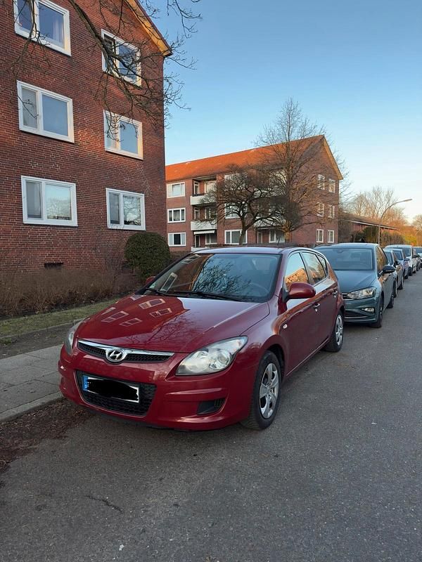 Gebraucht Hyundai i30 109 PS (80 kW) 2009 Rot Kleinwagen