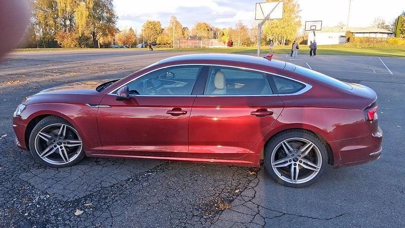 Rot Gebraucht 2019 Audi A5 Sportback Sport Kleinwagen | 27.500 € (Guter Preis) - Bild 1/4