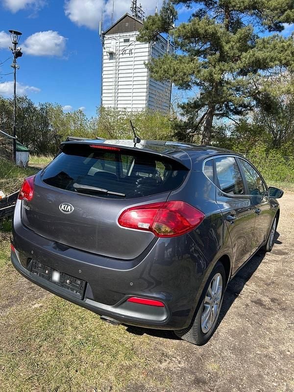 Gebraucht Kia Ceed 99 PS (72 kW) 2013 Grau Kleinwagen