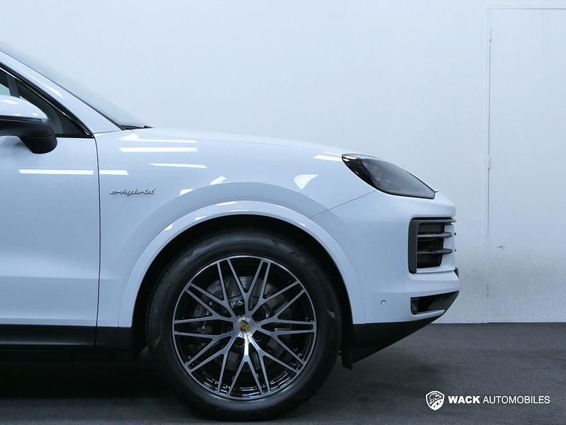 Gebraucht Porsche Cayenne 305 PS (224 kW) 2024 Weiß SUV