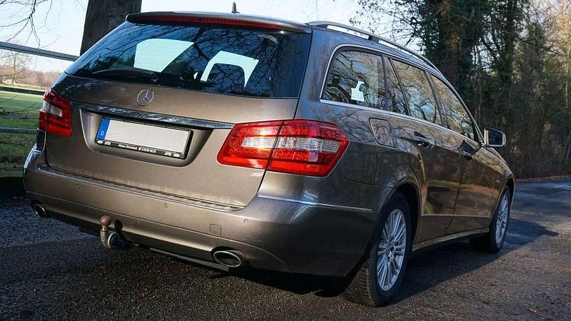 Gebraucht Mercedes E350 Elegance 231 PS (169 kW) 2010 Braun Limousine