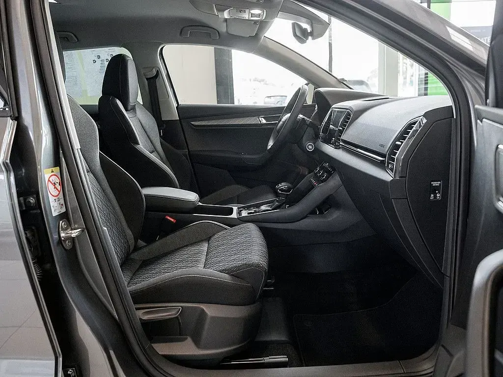 Neu Skoda Karoq Tour 150 PS (110 kW) 2026 Grau SUV