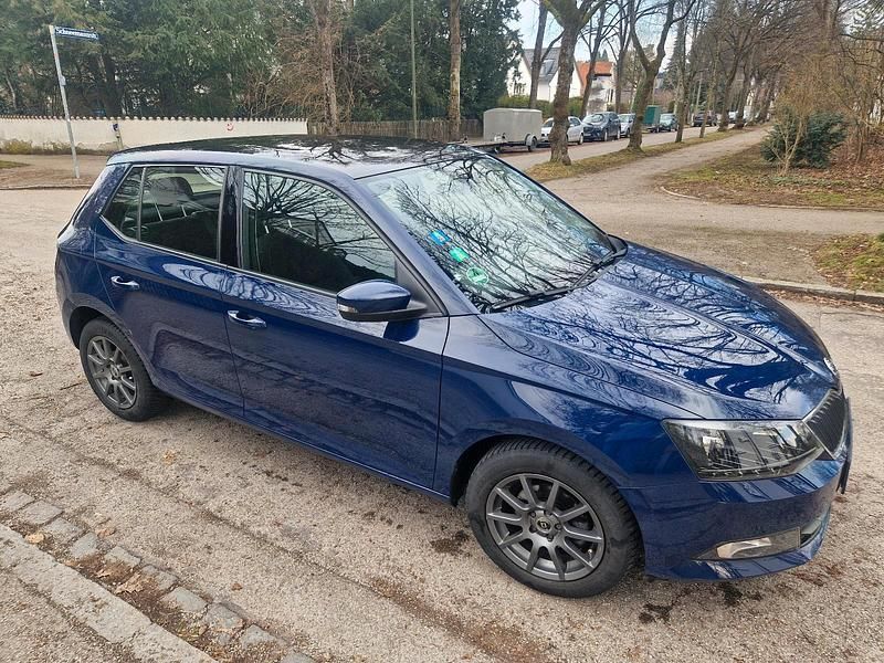 Gebraucht Skoda Fabia 90 PS (66 kW) 2016 Blau Limousine