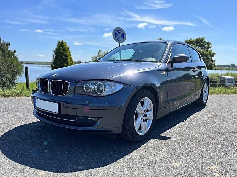 Grau Gebraucht 2007 BMW 118 Kleinwagen | 5.000 € (Fairer Preis) - Bild 1/4
