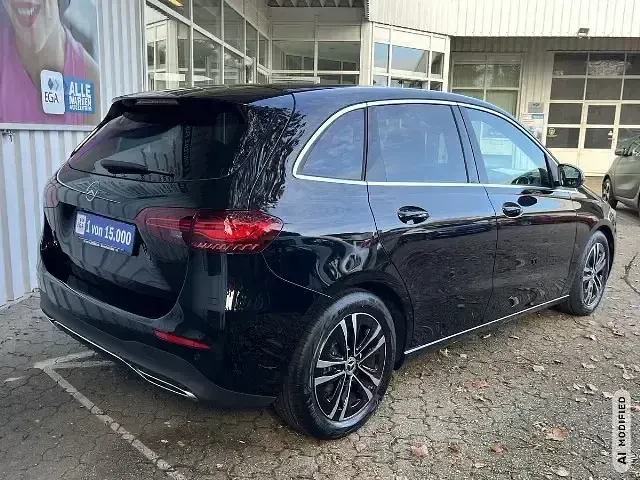 Gebraucht Mercedes B180 Advanced 136 PS (100 kW) 2024 Kosmosschwarz Kleinwagen