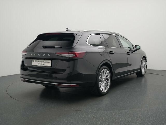 Gebraucht Skoda Superb LAURIN & KLEMENT 150 PS (110 kW) 2024 Ebony schwarz metallic Kombi