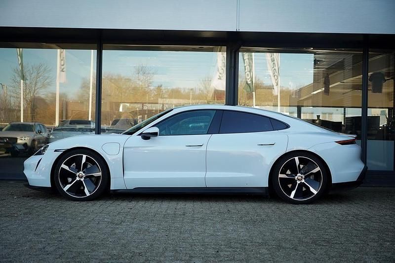 Gebraucht Porsche Taycan Performance Package 280 kW (381 PS) 2021 Weiß Limousine