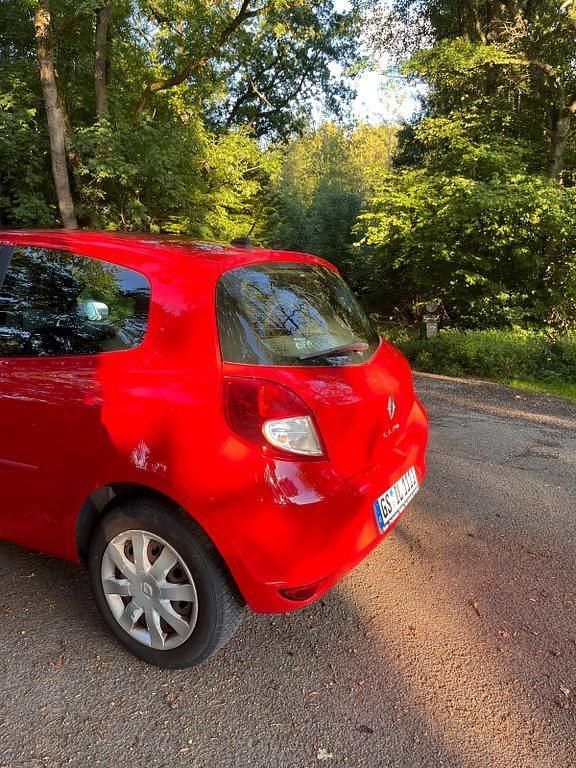 Gebraucht Renault Clio III 75 PS (55 kW) 2012 Rot Limousine