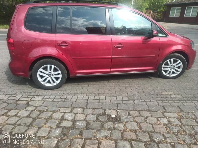 Rot Gebraucht 2012 VW Touran Van / Kleinbus | 5.800 € (Fairer Preis) - Bild 1/4