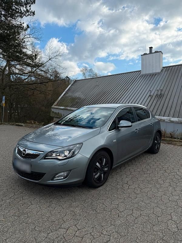 Gebraucht Opel Astra 140 PS (102 kW) 2011 Silber Limousine
