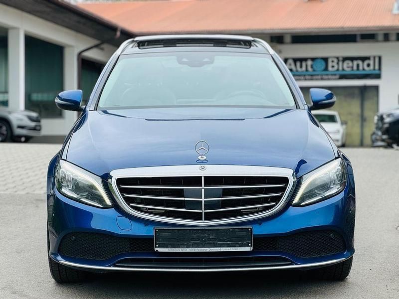 Gebraucht Mercedes C300 245 PS (180 kW) 2019 Blau Kombi
