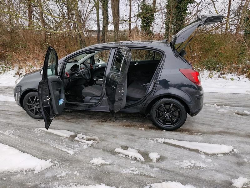 Gebraucht Opel Corsa Sport 101 PS (74 kW) 2011 Schwarz Kleinwagen