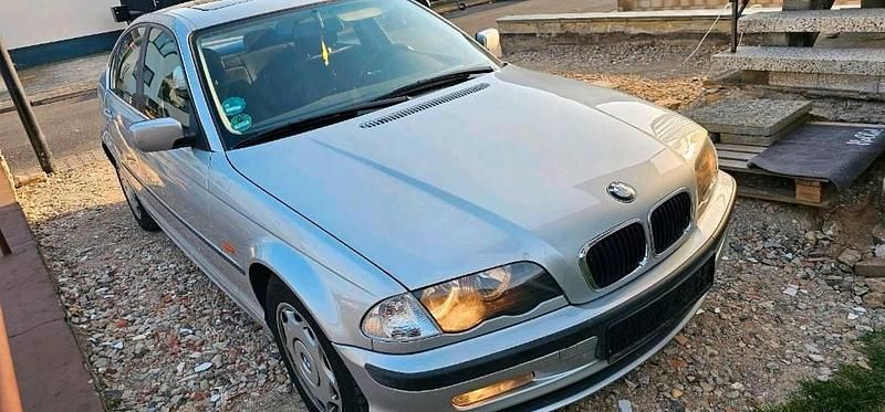 Gebraucht BMW 320 150 PS (110 kW) 2000 Silber Limousine
