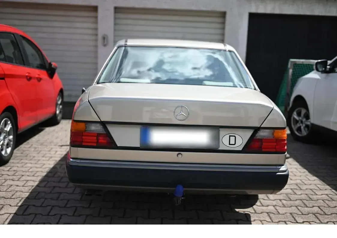 Gebraucht Mercedes E260 160 PS (117 kW) 1990 Beige Limousine