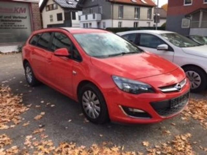 Gebraucht Opel Astra Innovation 140 PS (102 kW) 2013 Rot Kombi
